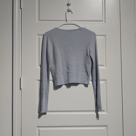 Discontinued Brandy Melville Zoe V-neck cardigan - Picture 2 of 4